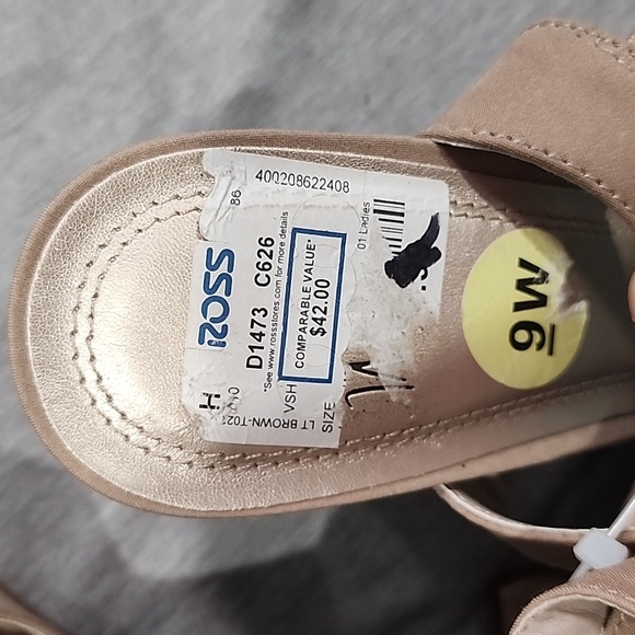 NWT Impo #tan/beige heels size 9W - Picture 8 of 9